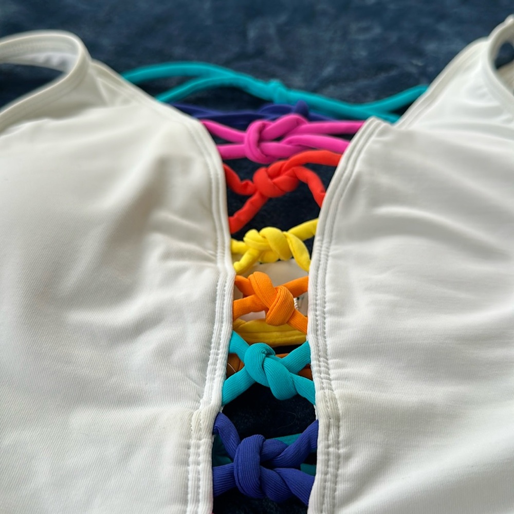 White Bleu Rod Beattie one piece with color tie accents - Picture 3 of 11